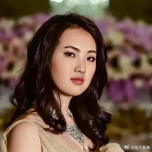 姚安娜是绝对把网友的话听进去了！现在锁骨都清晰可见，还有明显的腹肌，关键是这感觉