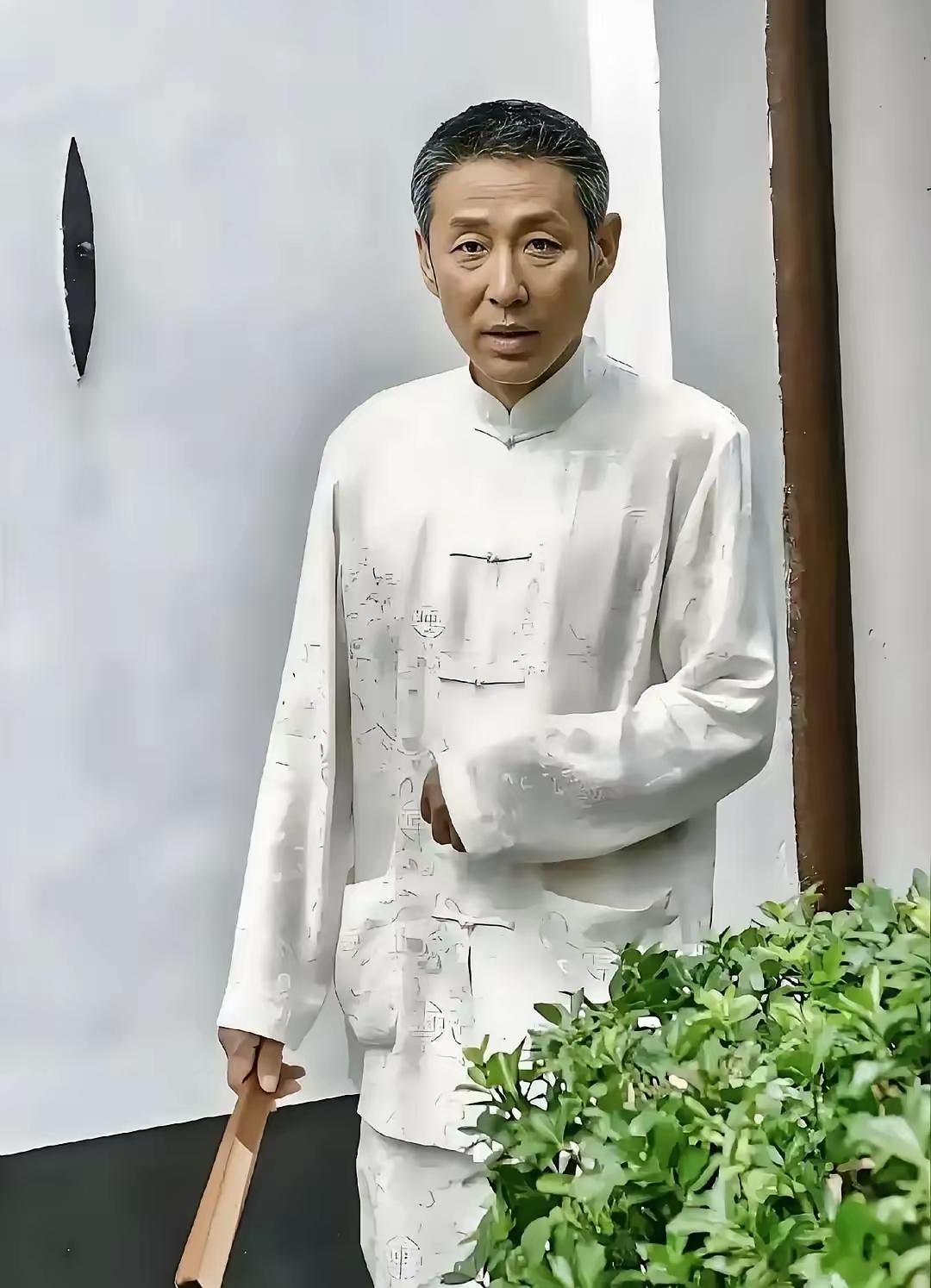 陈道明令人深思的话：“退休之后，只要你不出门，不跟他人交往，你就花不了几个钱，没