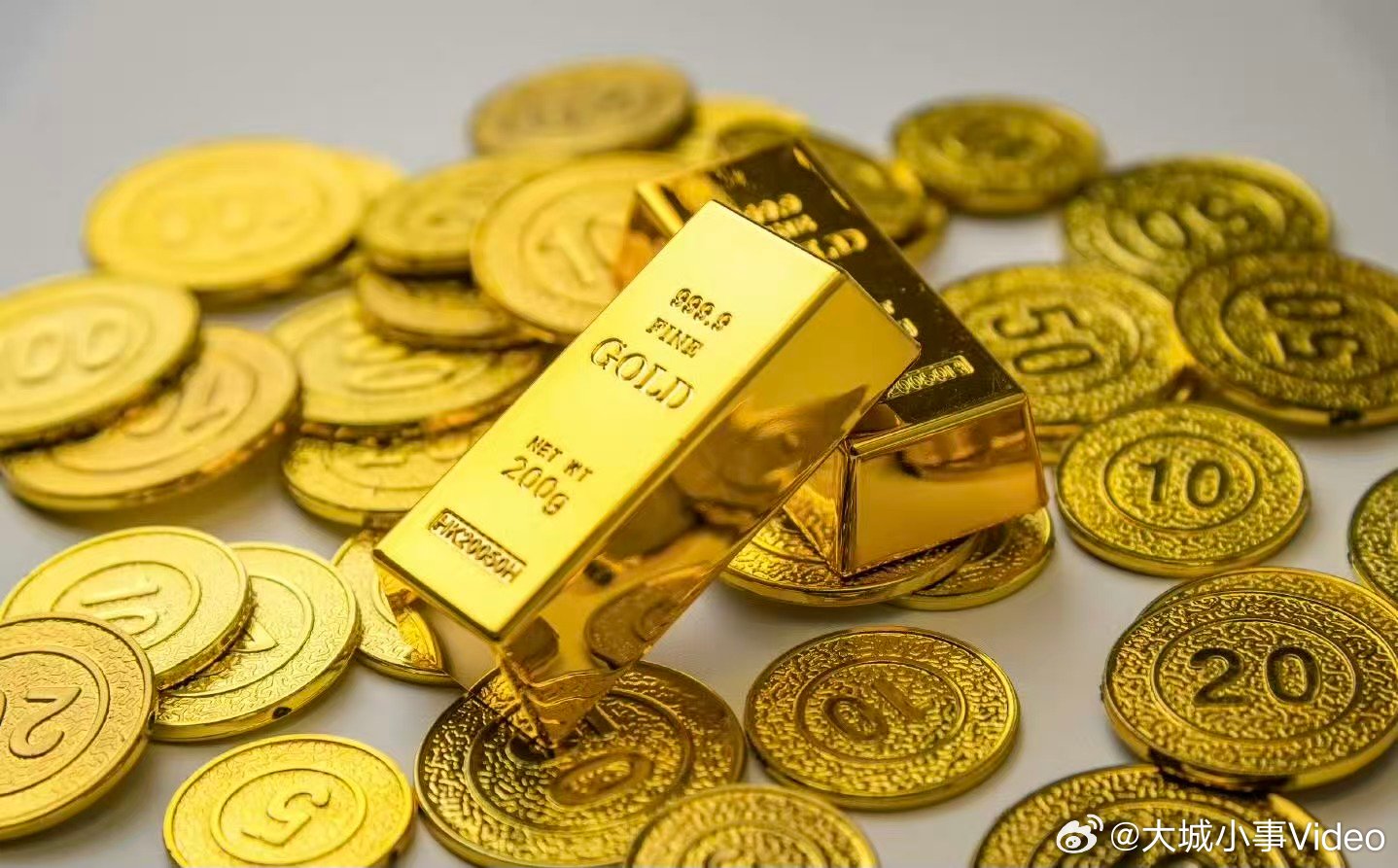 【金价上演断崖式下跌】就在刚刚过去的一周，国际金价上演了断崖式下跌。截至北京时