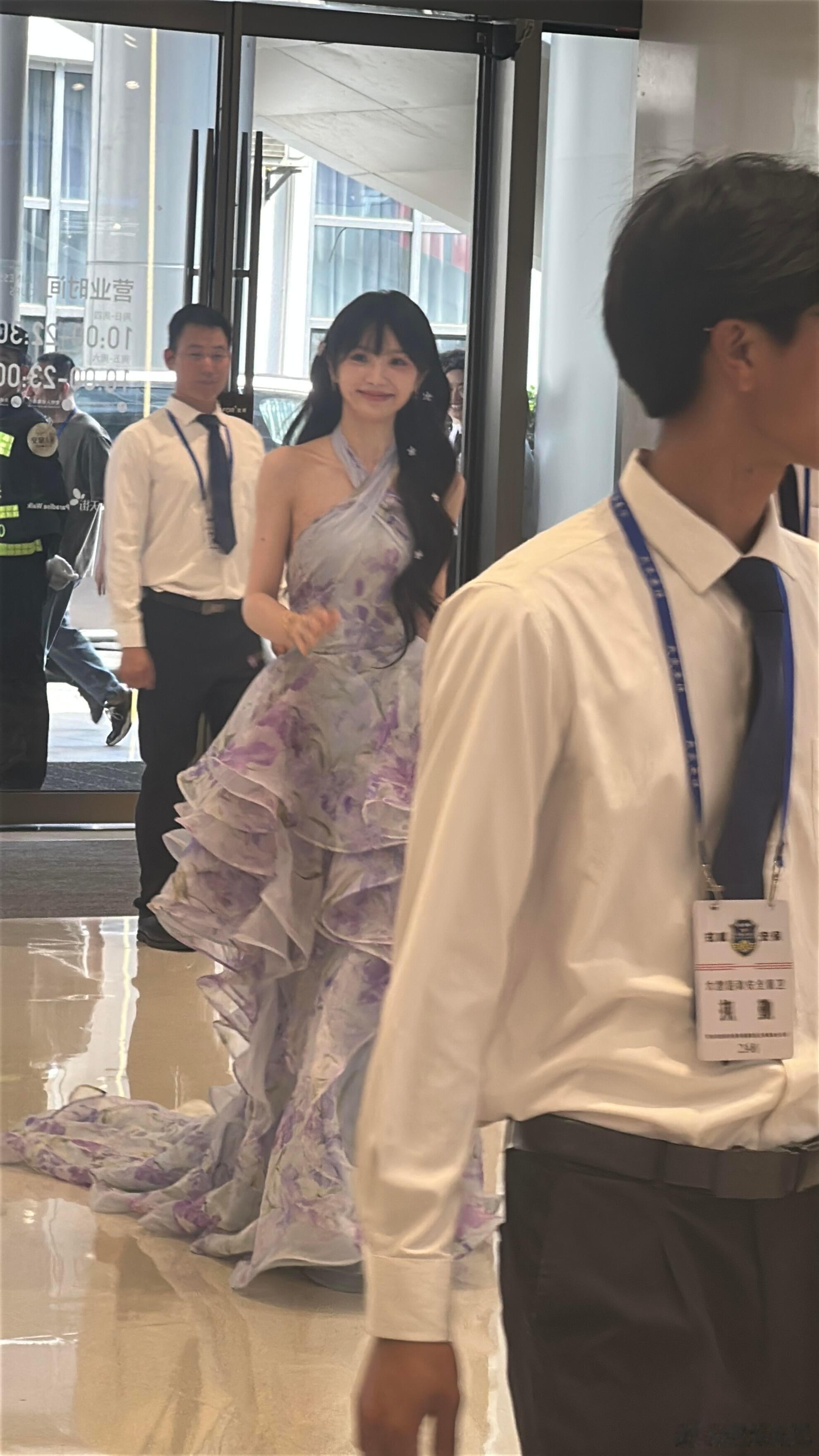 妈呀跟你们见到田曦薇真人的拼了！！实在太美​​​