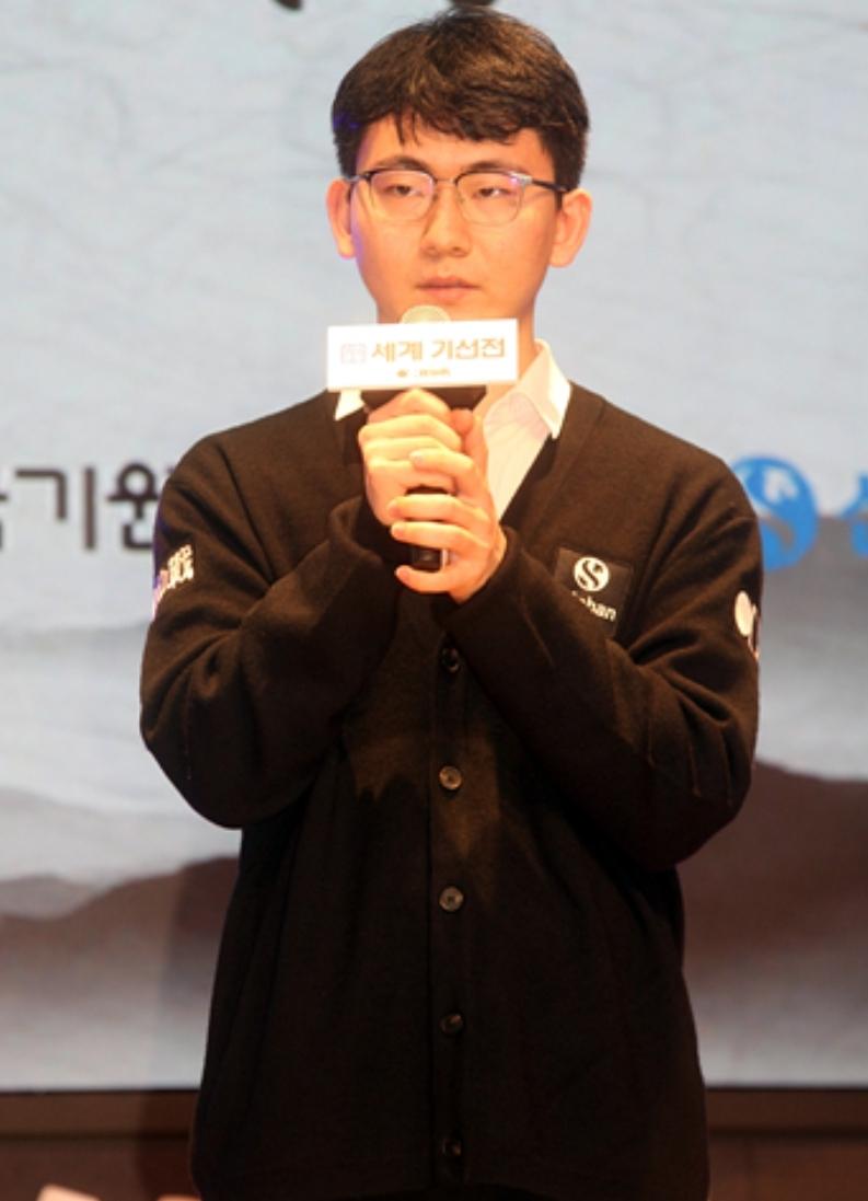 等级分~丁浩/周泓余/段博尧继续领衔三大榜首越过2700分大关的四位顶尖棋手