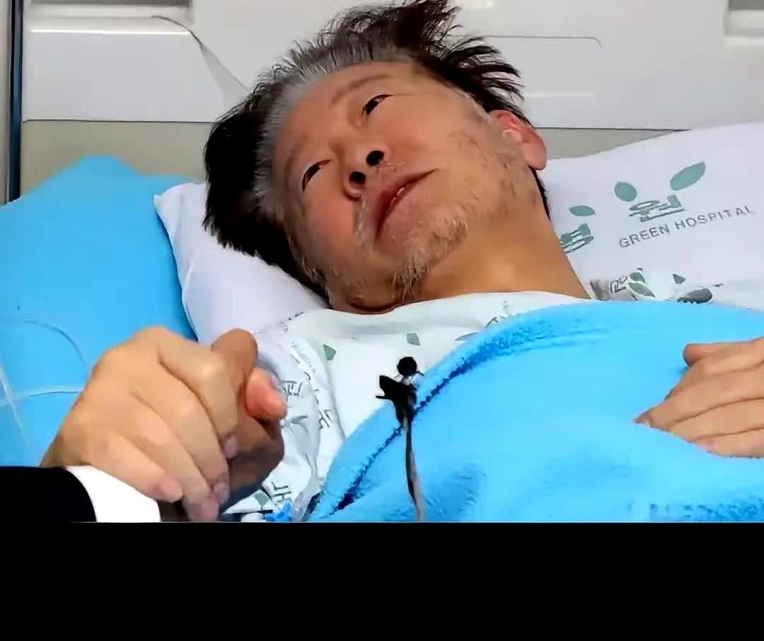绝食24天，李在明把命押在反日旗帜上，转头却第一个飞去东京握手合影，脸不红。