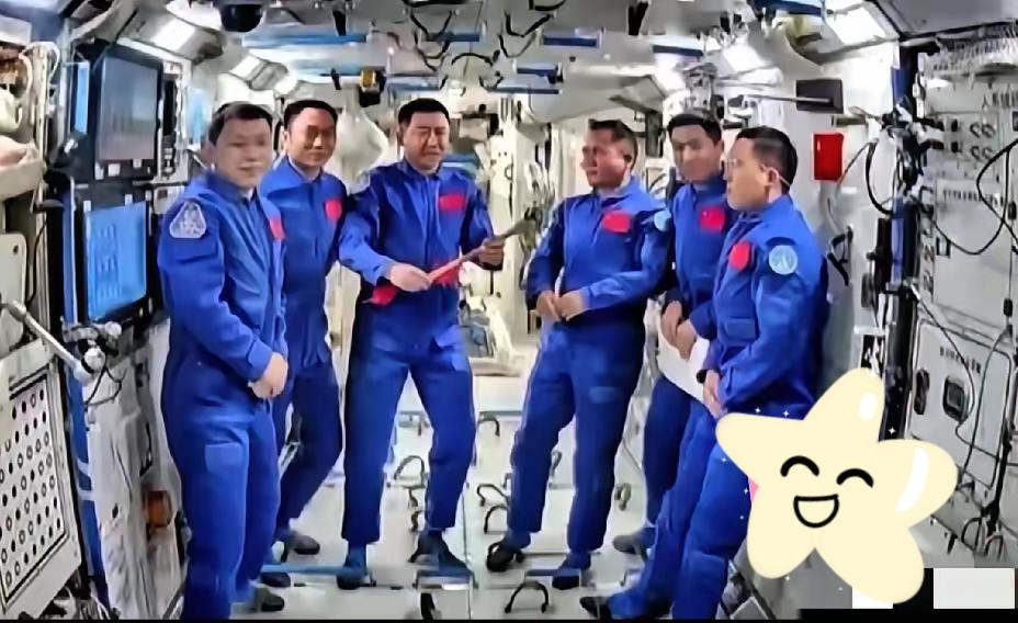 神舟二十号推迟返回这事儿，真是揪紧了所有人的心！本以为11月5号能盼到航天员凯旋