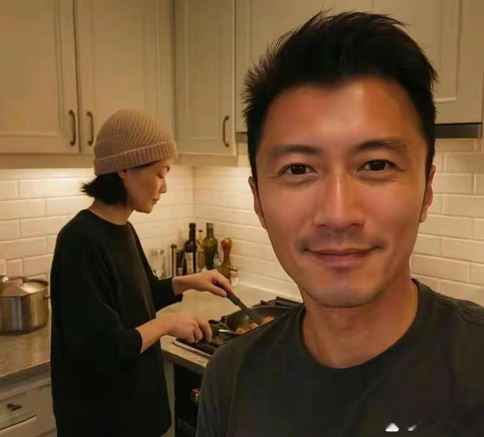 王菲位为了谢霆锋亲自下厨，看看她的手艺怎么样？[比心]