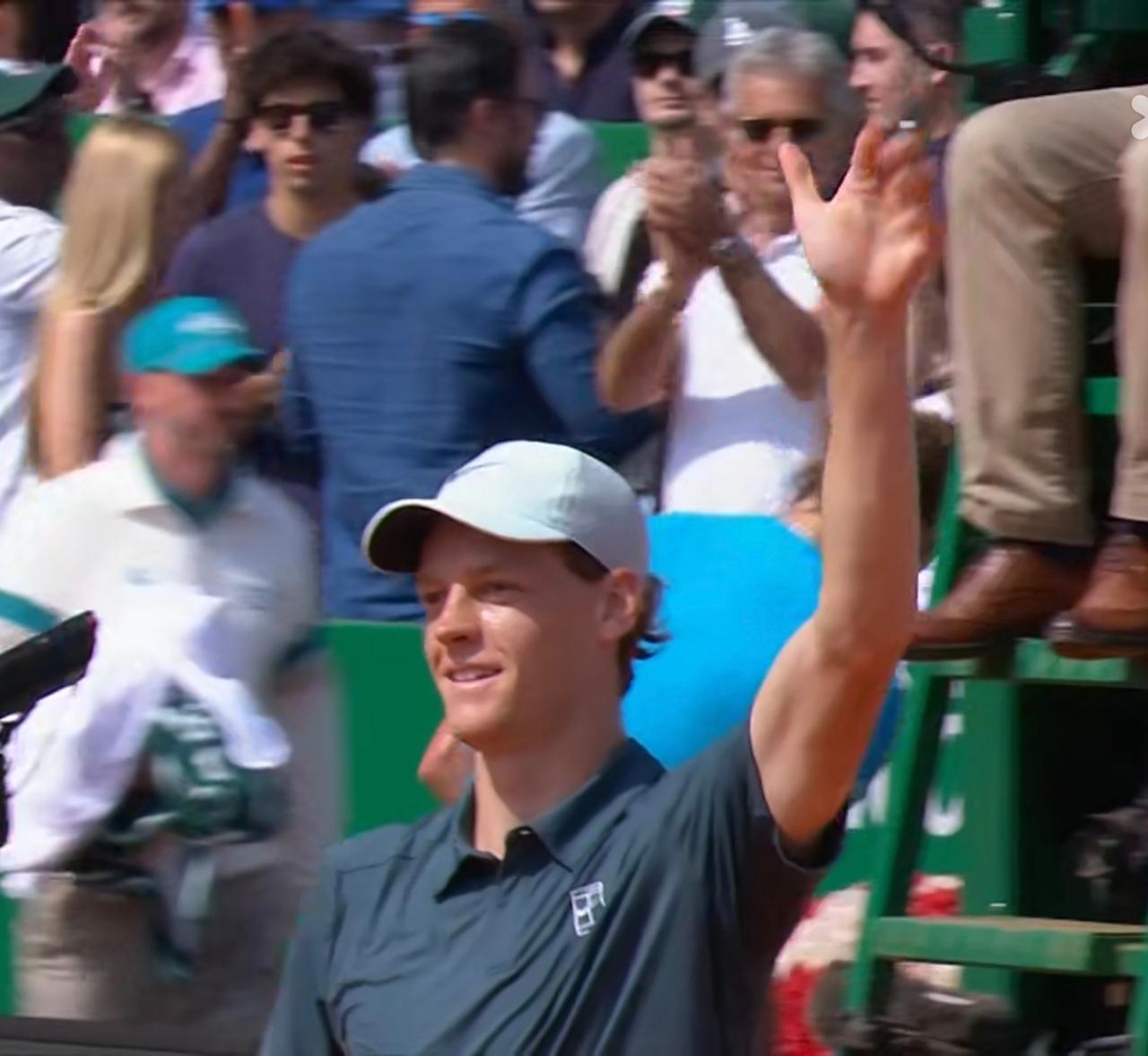 辛纳蒙特卡洛大师赛半决赛一发得分率高达87%，对兹维列夫取得八连胜，轻松晋级决赛