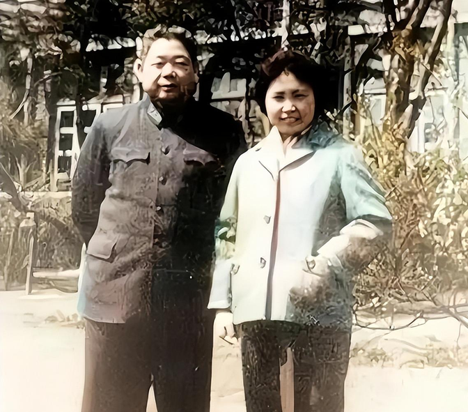 1949年，46岁的陈赓在上海遇到27岁的小姨子，几年不见，王璇梅越发温婉动人，
