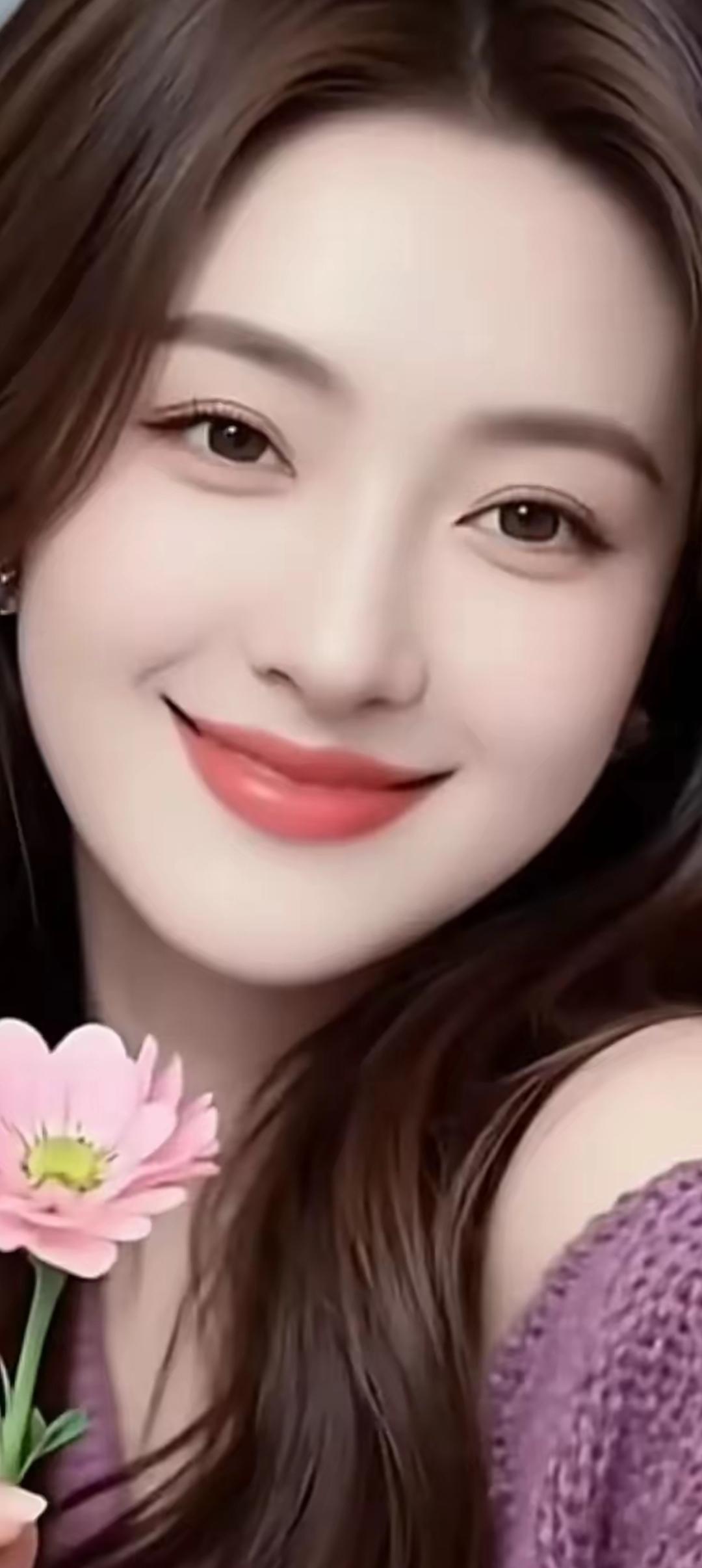 微笑如花绽放，温柔似水环绕