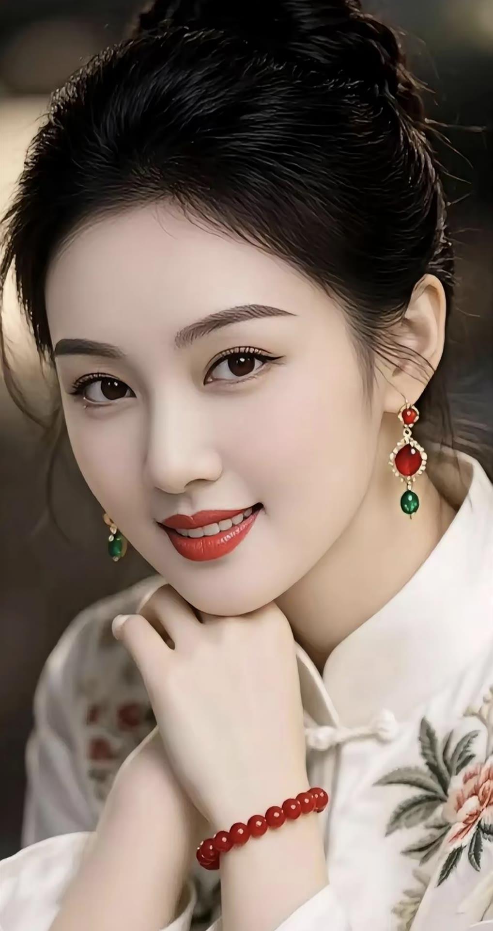 古典美人，红唇绿玉，韵味十足