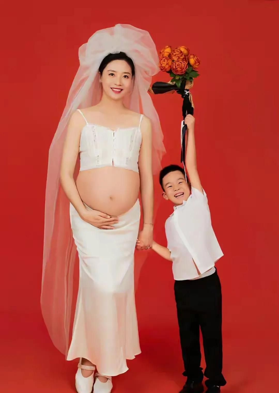 太美了，排球女神魏秋月喜迎二胎！魏秋月公认的球技好，颜值高。个人认为，女排中