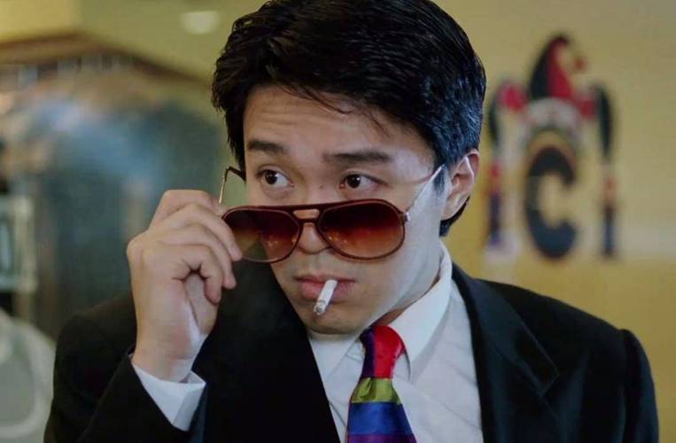 “你不能拿自己当人，拿别人都当狗！”周星驰拍《功夫》，武术指导洪金宝却发怒了！娱乐圈里，周星驰被喊“