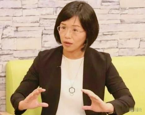 台湾选战打到白热化，学历议题的攻防，上演大型“双标翻车现场”。绿营连日拿着蒋万安