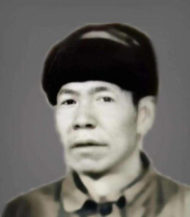 抗战英雄提亲遭地主怒斥，18岁少女跪地力挺：不嫁他我就当尼姑1955年冬