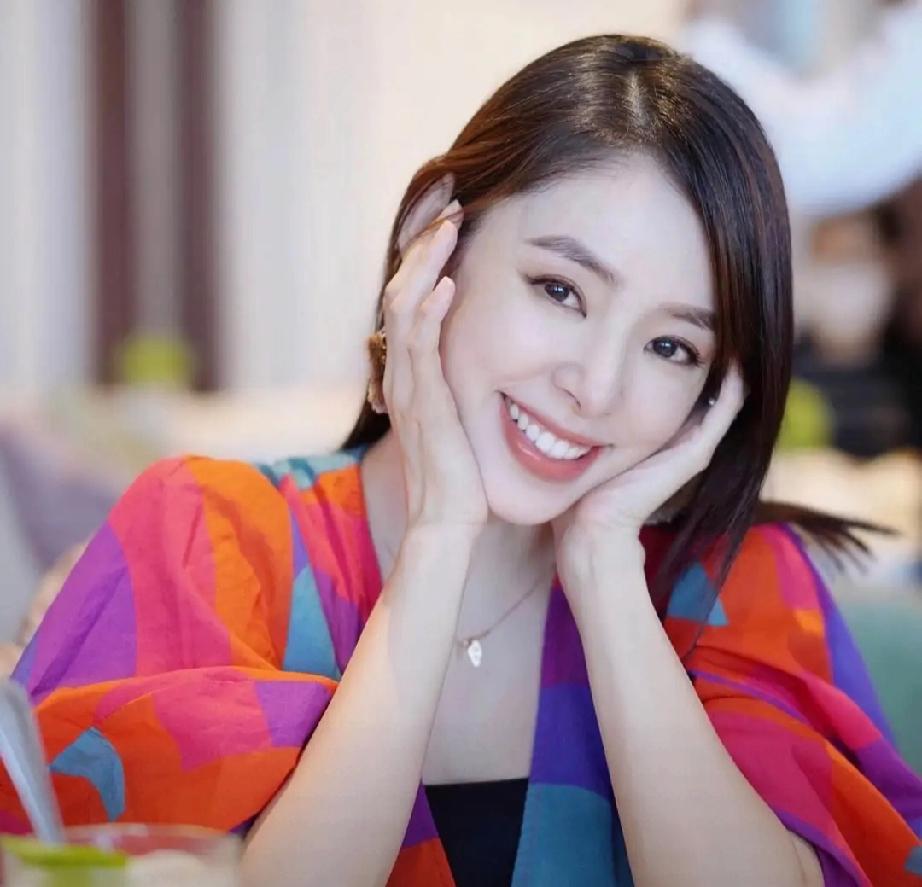 唏嘘！TVB女星含泪断交20年闺蜜，对方欠债失联半年，还藏隐秘婚情
