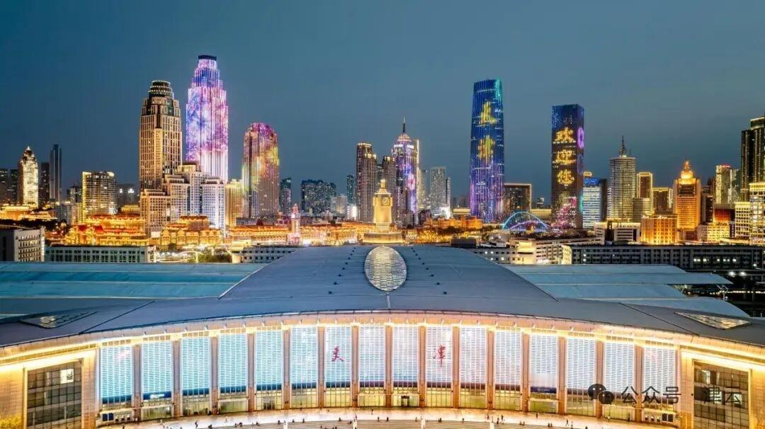 【海河沿岸灯光秀后续还有吗？】天津市相关部门的工作人员说：“海河沿线不仅在上合峰