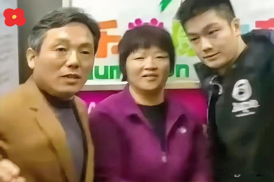 🔥破防了！樊振东载誉归乡秒变乖小孩，29岁仍把爸妈的认可放首位