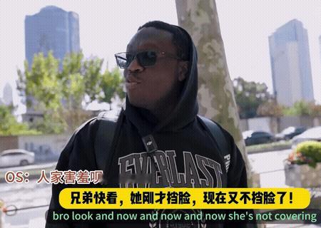 这黑人博主真搞笑！一位黑人博主来到上海(如图），他正给粉丝介绍上海[机智