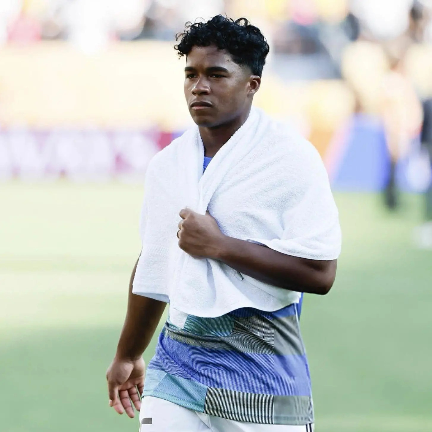 恩德里克已明确其下一家俱乐部需满足以下条件:🔸必须是欧洲五大联赛俱乐部,或葡