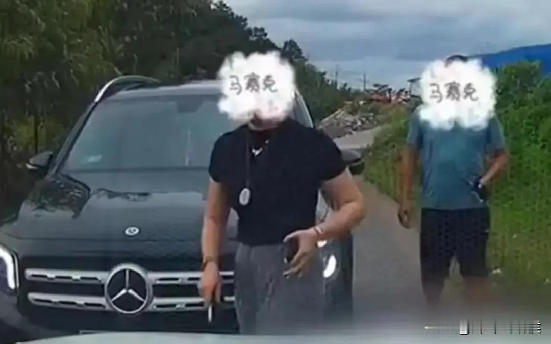 “亮证姐”终究还是躲不掉，最新后续，她被当地行政拘留5天。而最受伤的却是她丈夫，