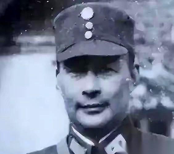 胡宗南手下有员猛将，叫徐保，黄埔四期毕业，打起仗来命都不要。但他干了件掉脑袋的