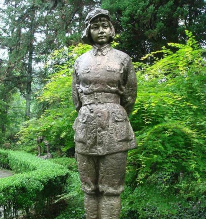 1929年，朱德和妻子正在吃饭，十几个敌军凶神恶煞地冲进屋，眼看朱德就要暴露，妻