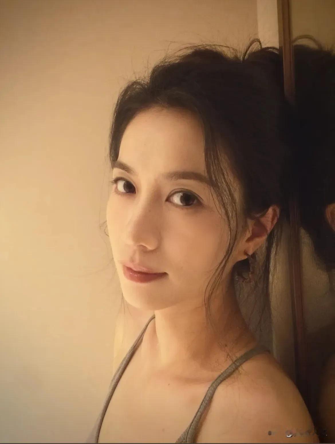 唯有美食才能让人开心。