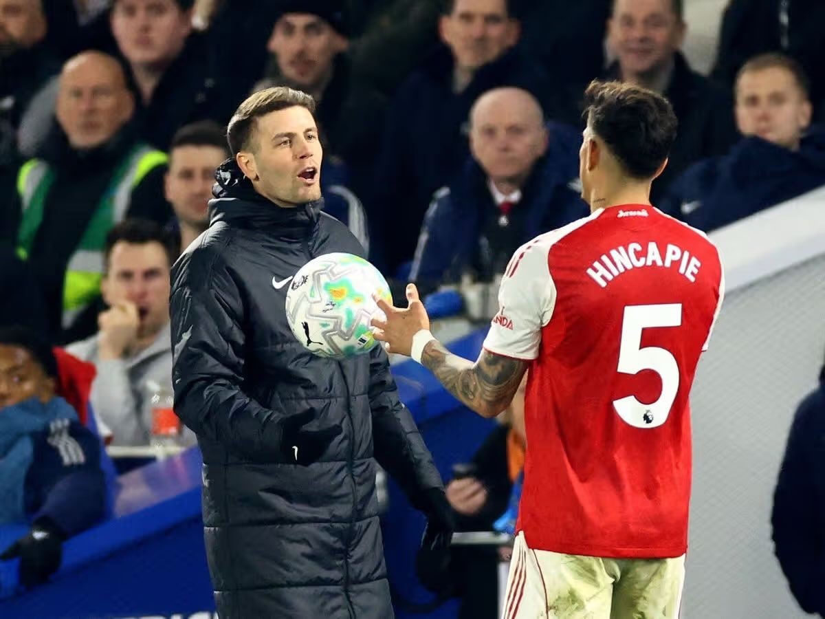 阿兰·希勒告诫布莱顿主帅法比安·许尔策勒，应该"专注于自己的球队"：“我理解，在