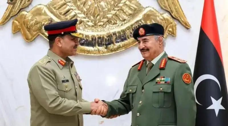 巴铁又卖出45亿美元，中国技术海陆空武器：枭龙战机竟比歼10好卖巴铁与利比亚