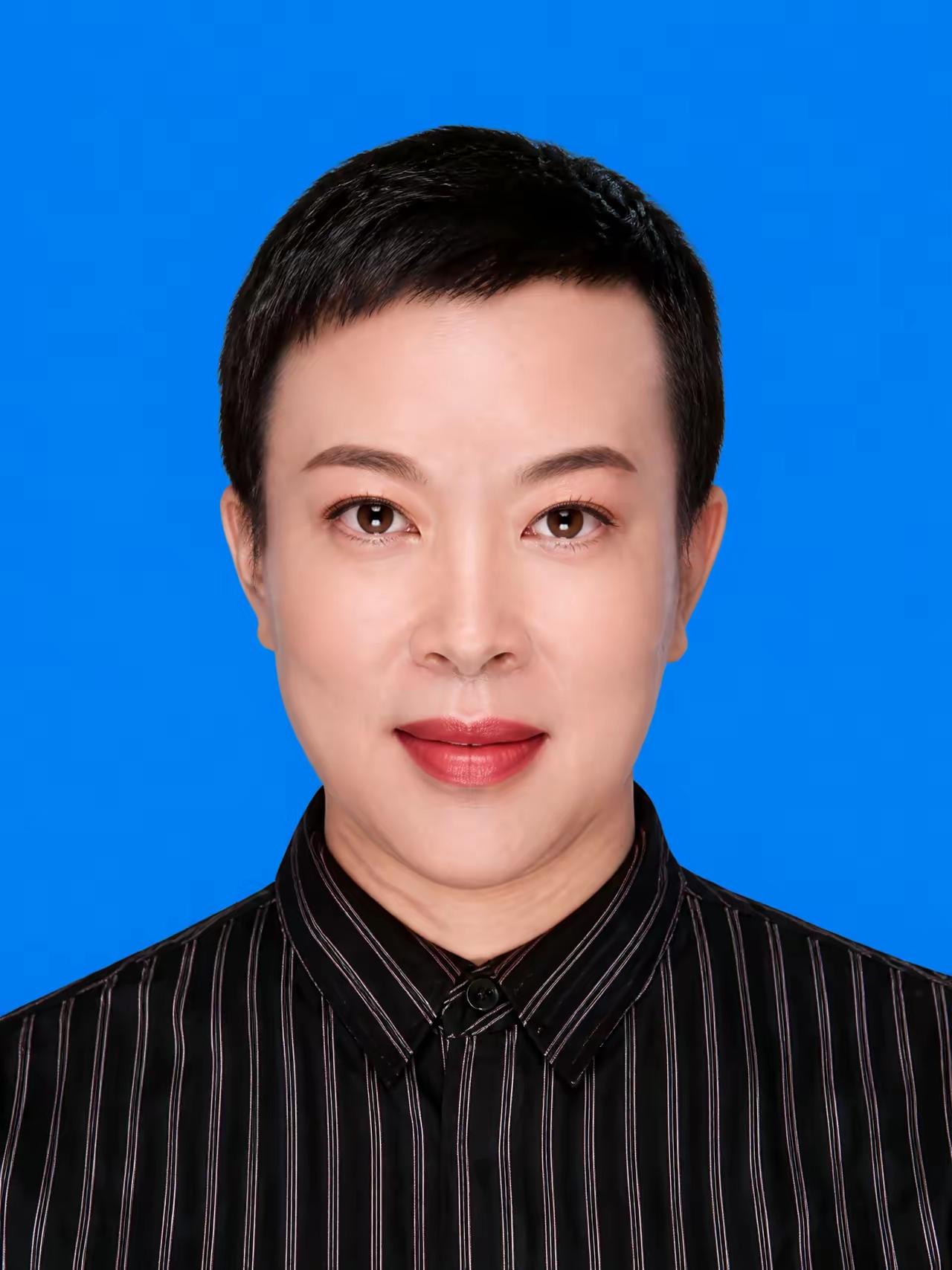 范潞霞，1971年10月生，今年54岁，中共党员，山西省长治市人民医院护士。20