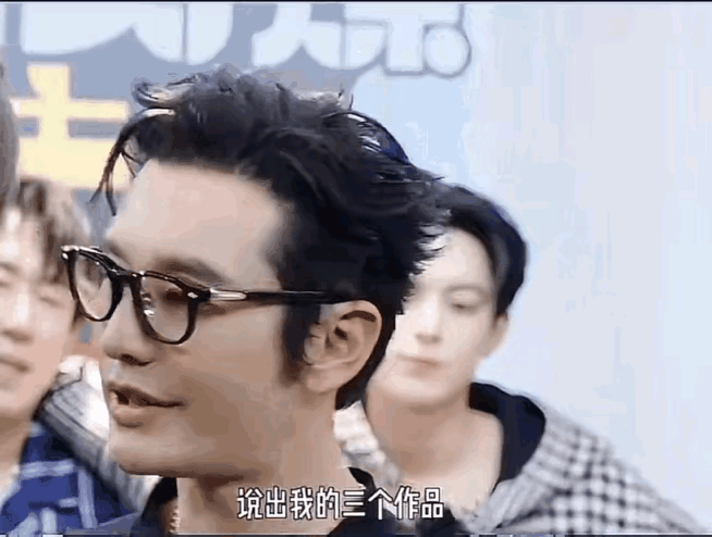 这段对话真的笑到打鸣！黄晓明那股子自信劲儿，问刘耀文要三个作品名，结果弟弟一脸懵