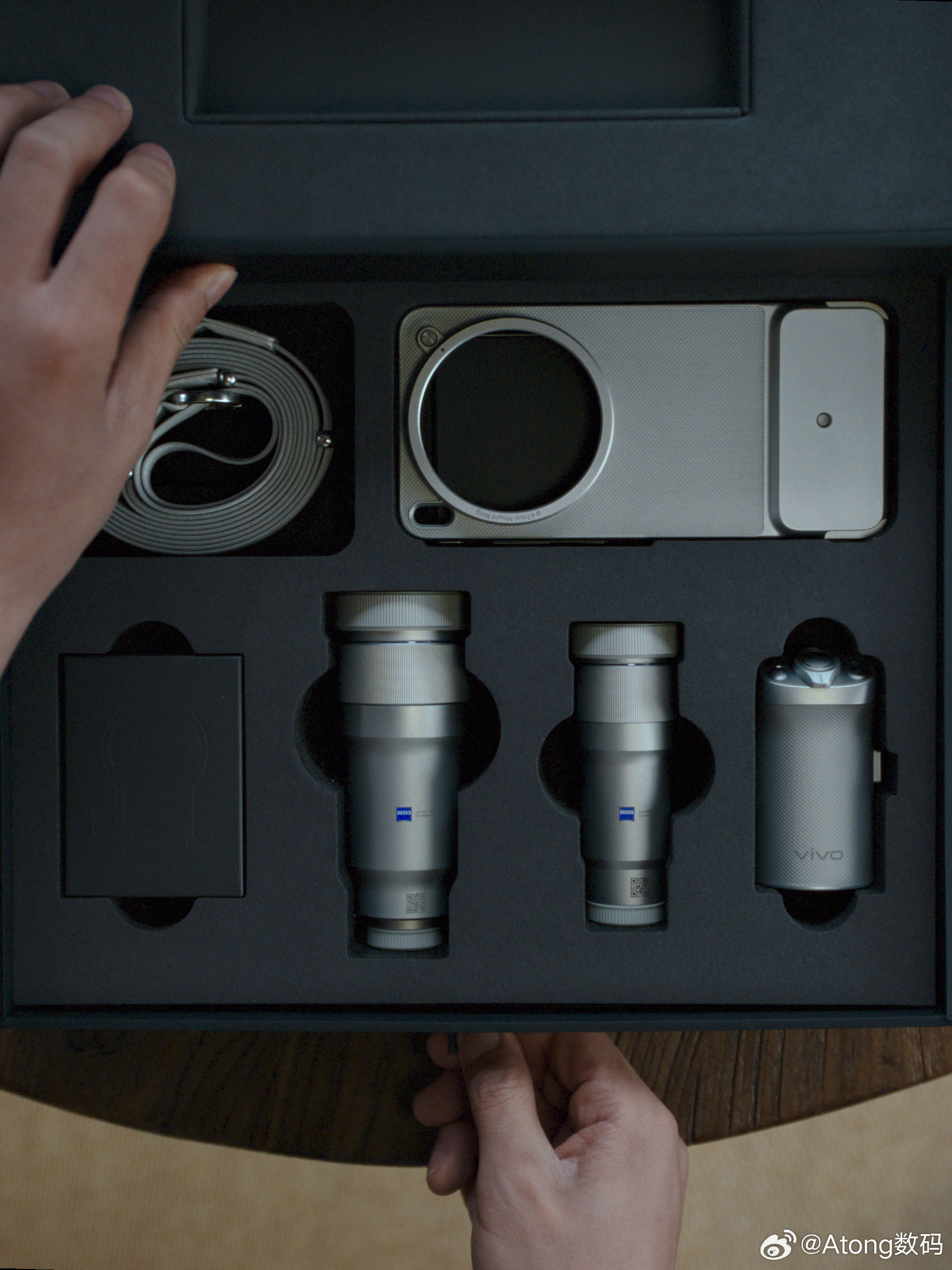 终于等到蒋奇明老师的vivoX300Ultra开箱！这组图直接把专业感拉满了