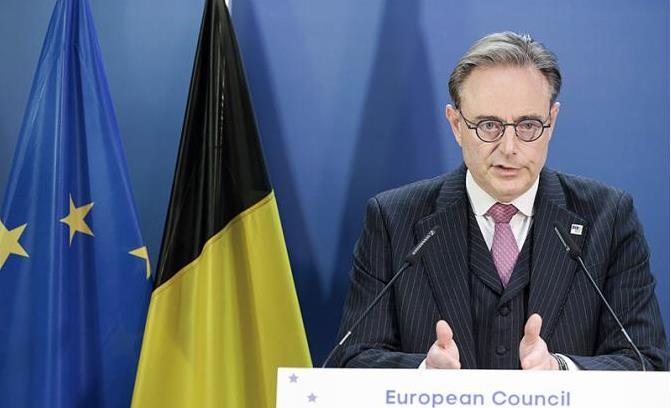 比利时首相“一战成名”欧洲媒体称他为