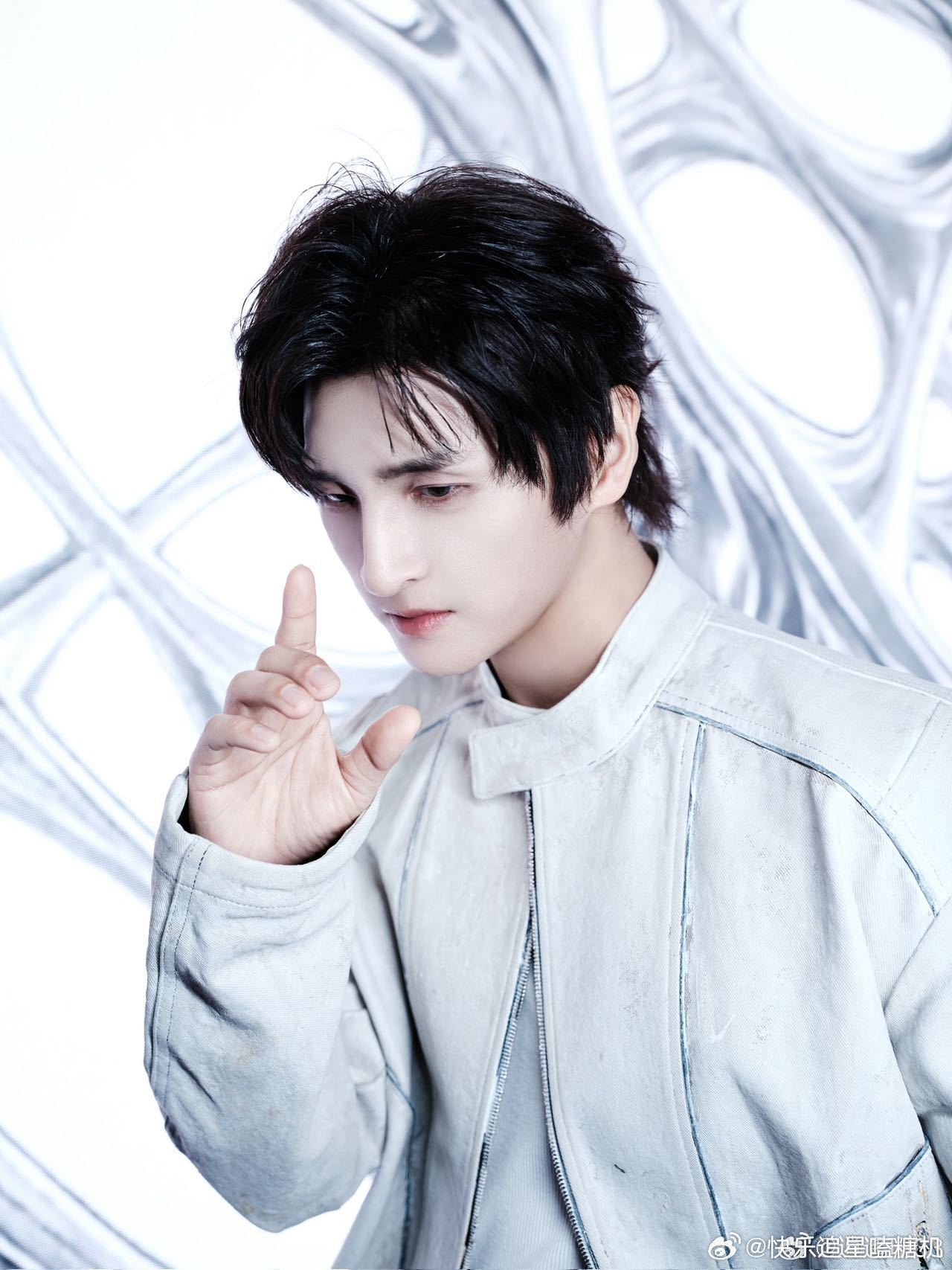 张远内娱唱跳最严厉的父亲张远不愧是初代男团队长，内娱唱跳最严厉的父亲实至名归，