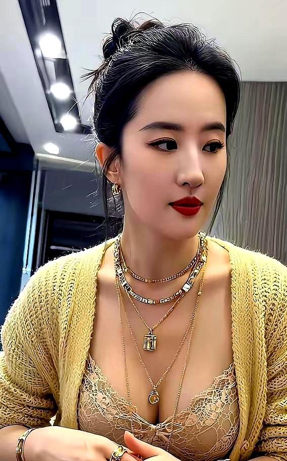 祖玛珑官宣刘亦菲当全球代言人那天，把自己的logo藏到了海报最边角。你没看