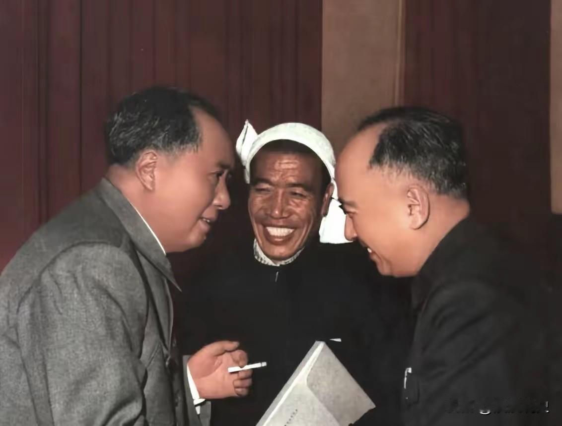 毛主席时代是一个正气浩然、英雄辈出的年代，是一个人人讲奉献，个个争先进，全心全意