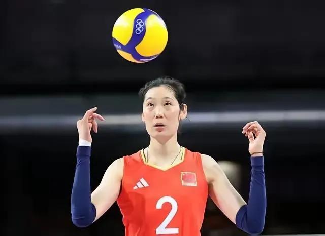 【袁心玥海外征途遇冷，中国女排“漂泊者”的困局与出路】袁心玥从天津女排“高光