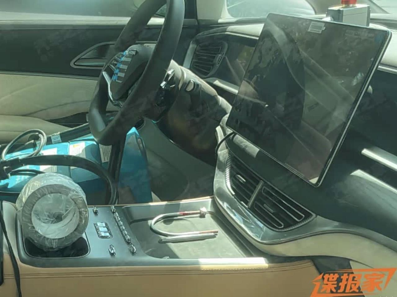 新款腾势D9实拍：怀挡上车了，但更像一次“心思小补丁”腾势D9这次年度小改款