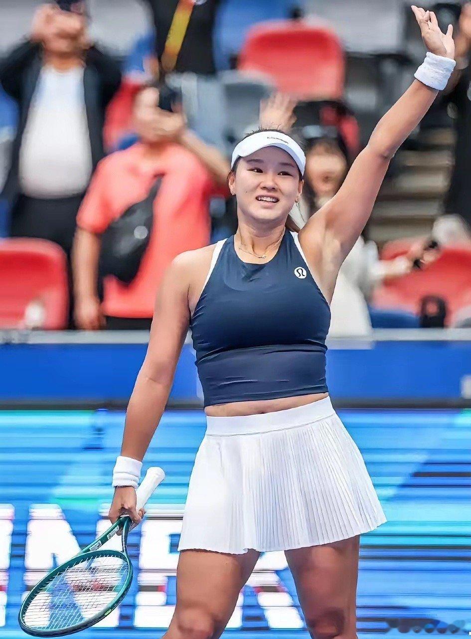 北京时间10月14日，WTA1000武汉网球公开赛展开一场女单1/16决赛的较量