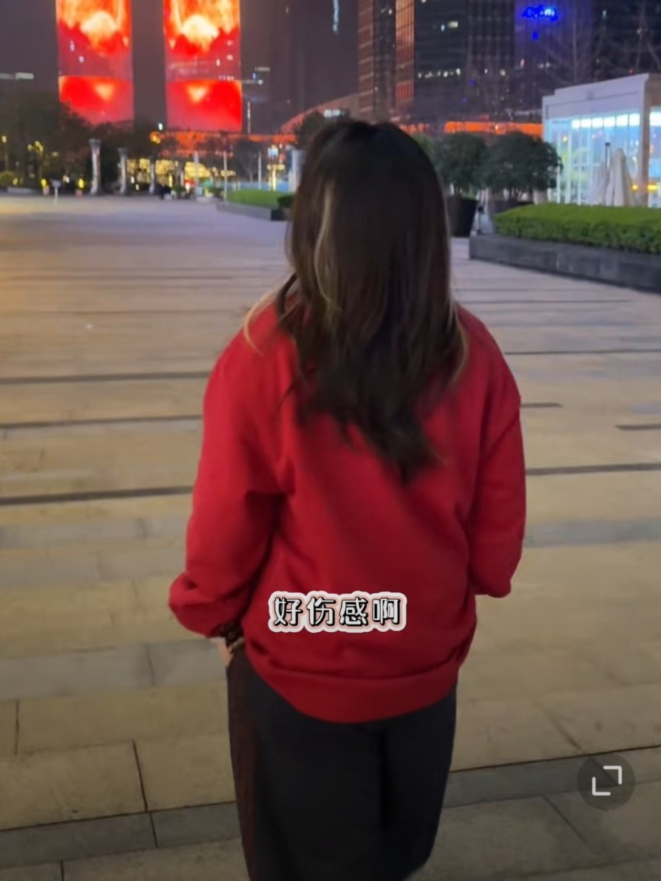 吕艳婷老师这个走姿疑似被哪吒附体​​​