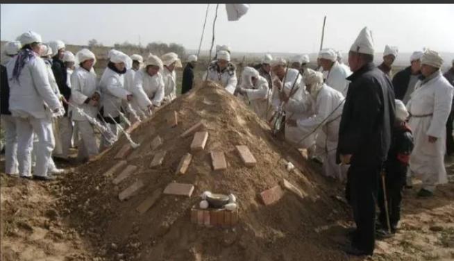 土葬不一定是最好的，人死后，身体还是活的！99%的人根本不知道，其实人在死后埋入