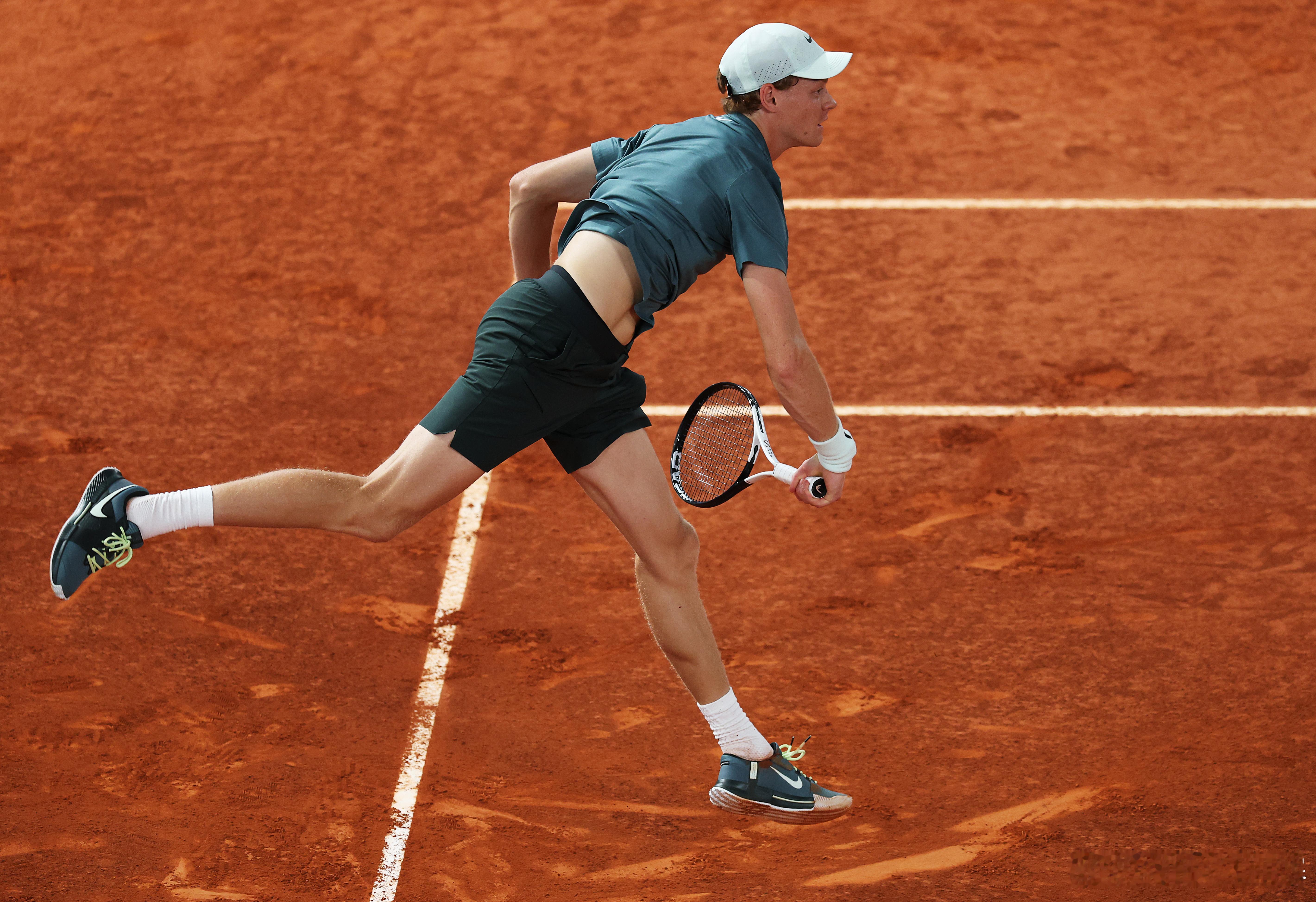 即时战况：ATP1000马德里大师赛1/4决赛，头号种子辛纳凭借两次破发，以6