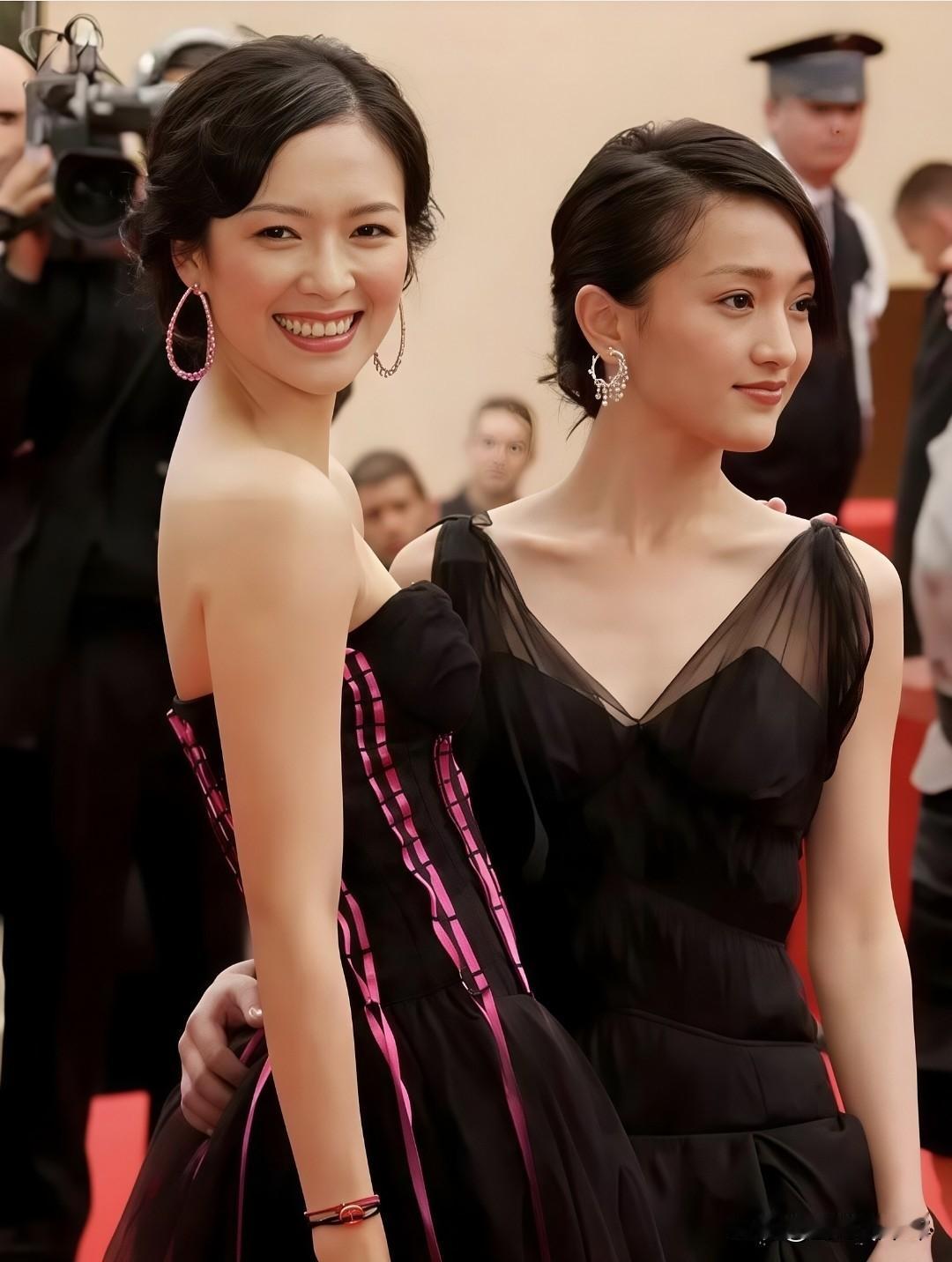 20年前旧照，惊艳了时光！章子怡和周迅，戛纳红毯自信放光芒！翻到20年前戛纳