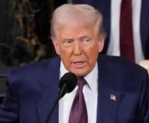 美国彻底破防了！美国务院史无前例发出最高级别警告，下令全球外交官集体动手，向所在