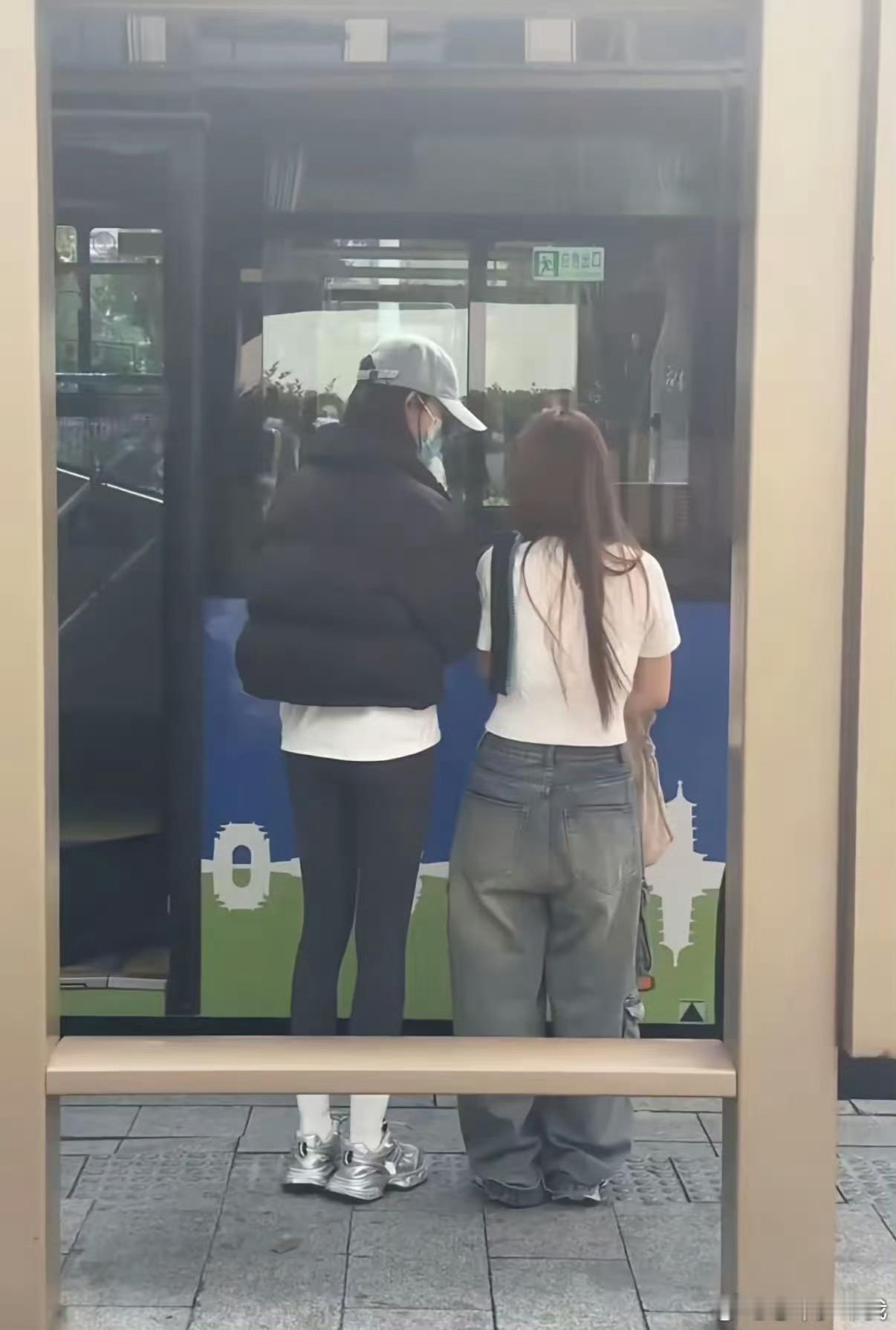 到底是紧身裤好看，还是阔腿裤好看？
