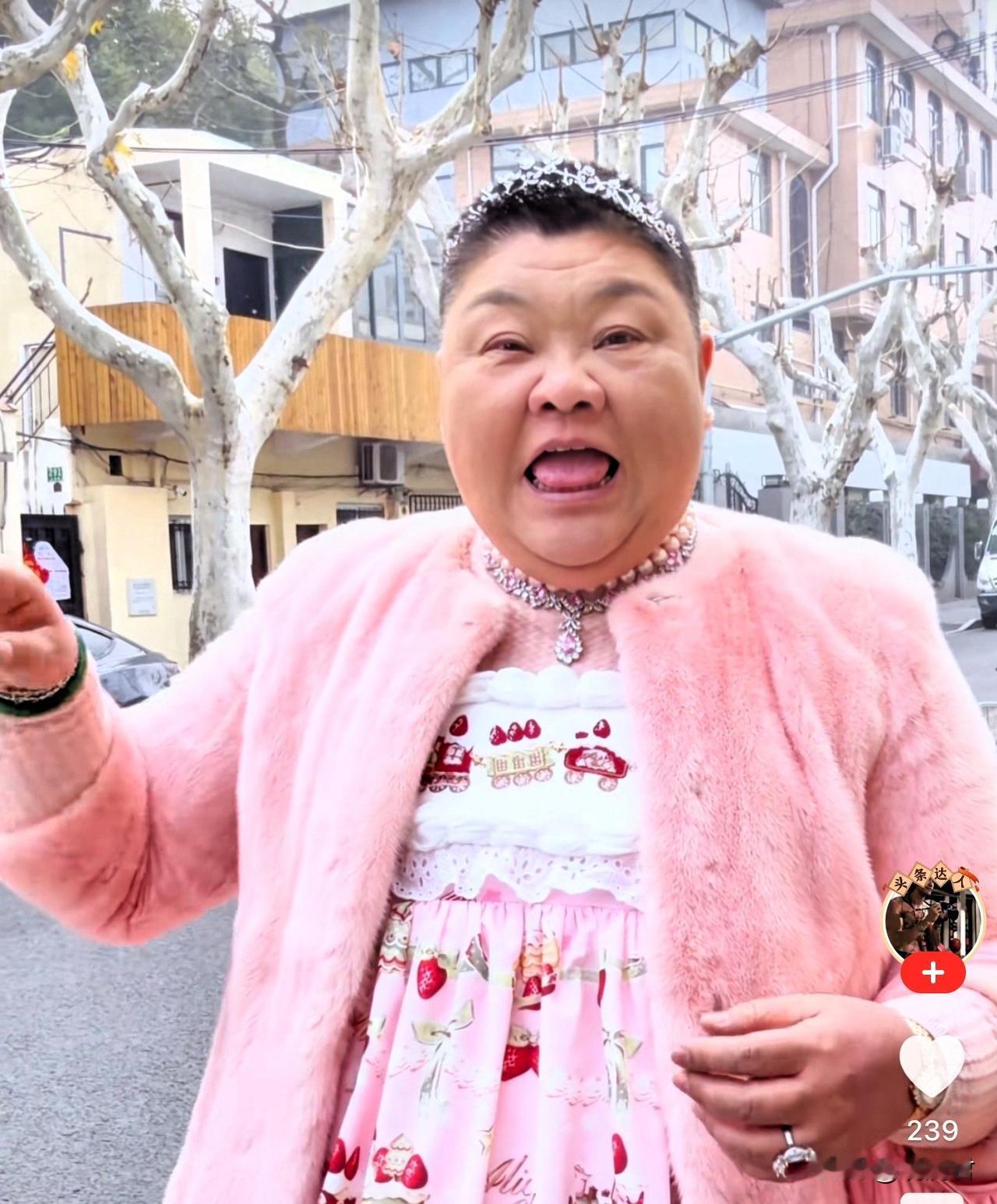 外国网友如何评价上海网红“安福路小公主”每天换一套洛丽塔系列裙子的上海女人，2