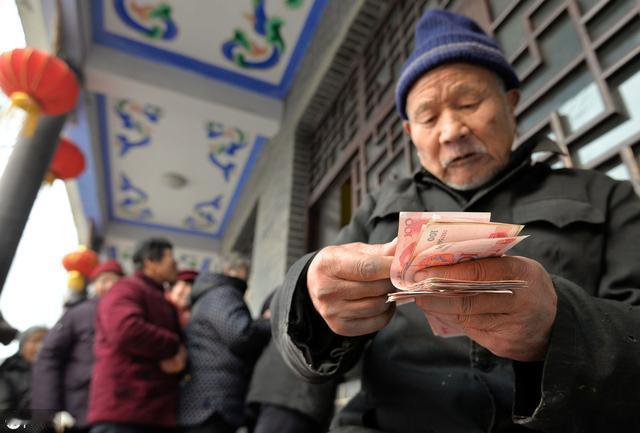 农村老人过了65岁，这3笔钱别忘了领，白给的不要亏大了！很多农村朋友不知道