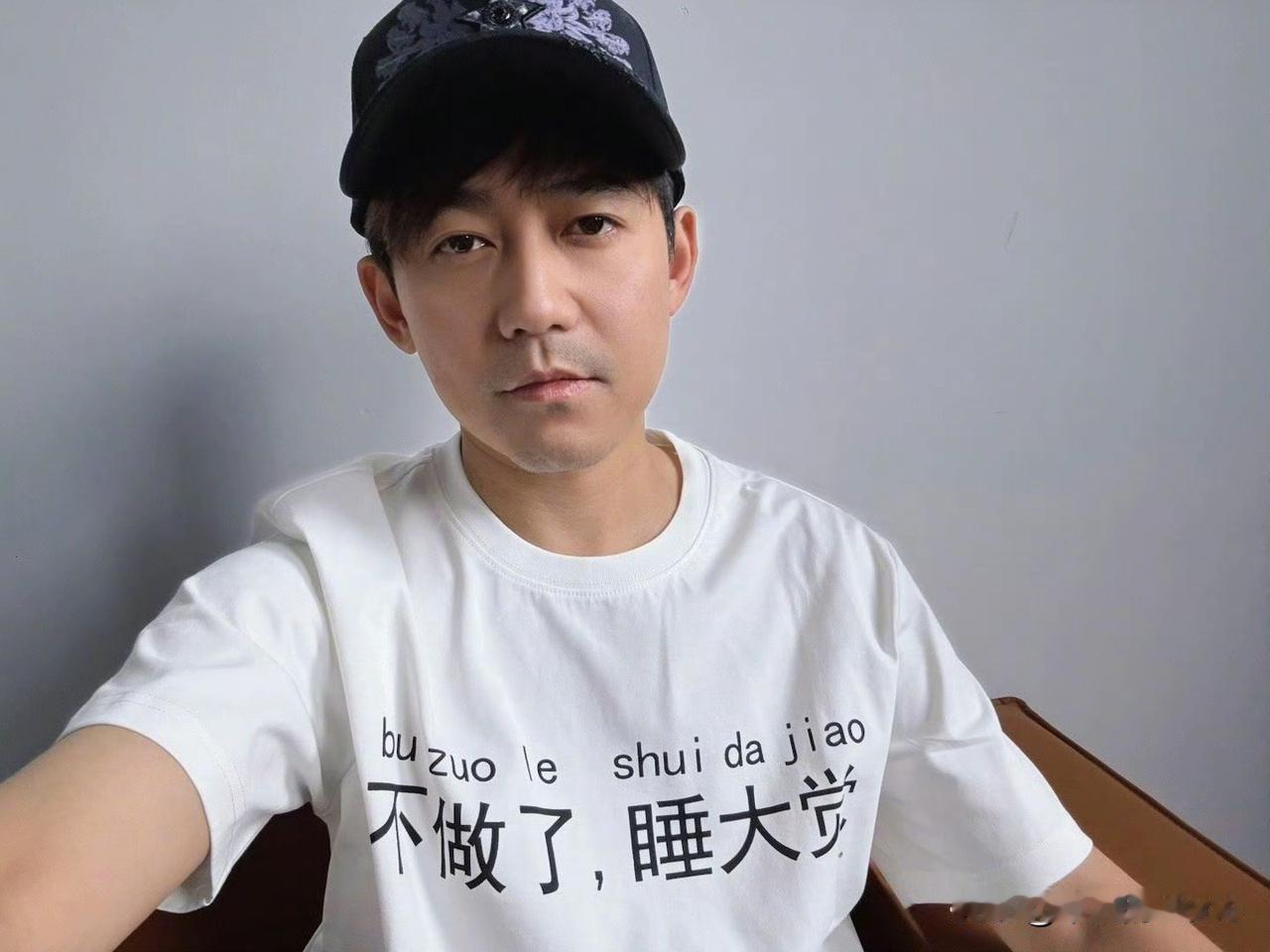 10月15日，苏醒更新《老歌手的日常》第139期，粉丝称它为“全球最火的短视频栏