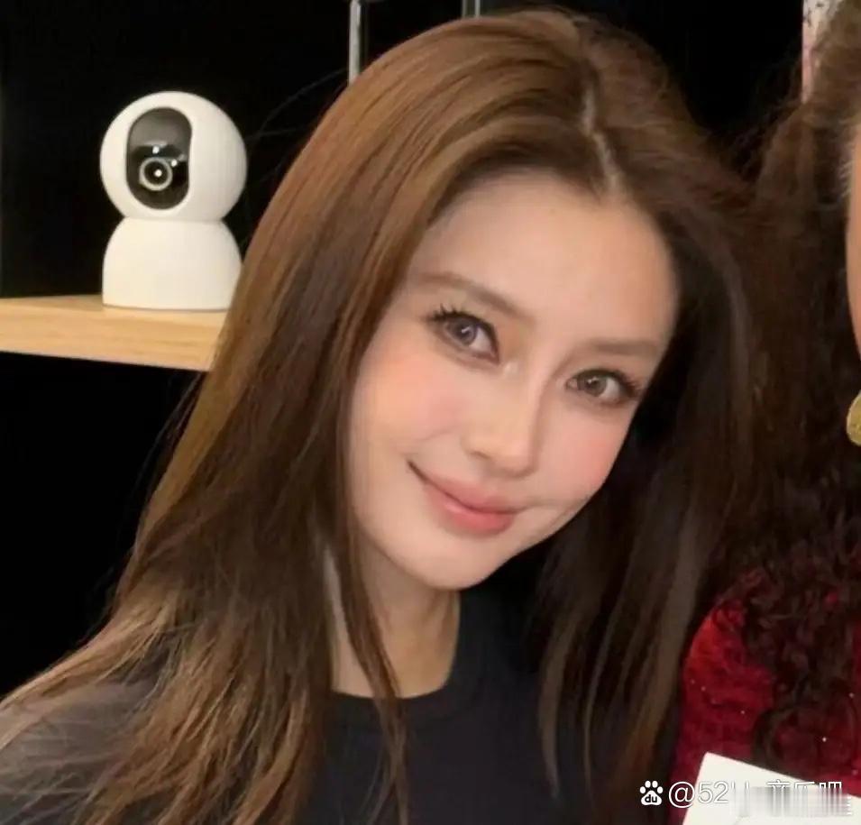 怎么感觉baby面相和之前都不一样了，面相变了不少～