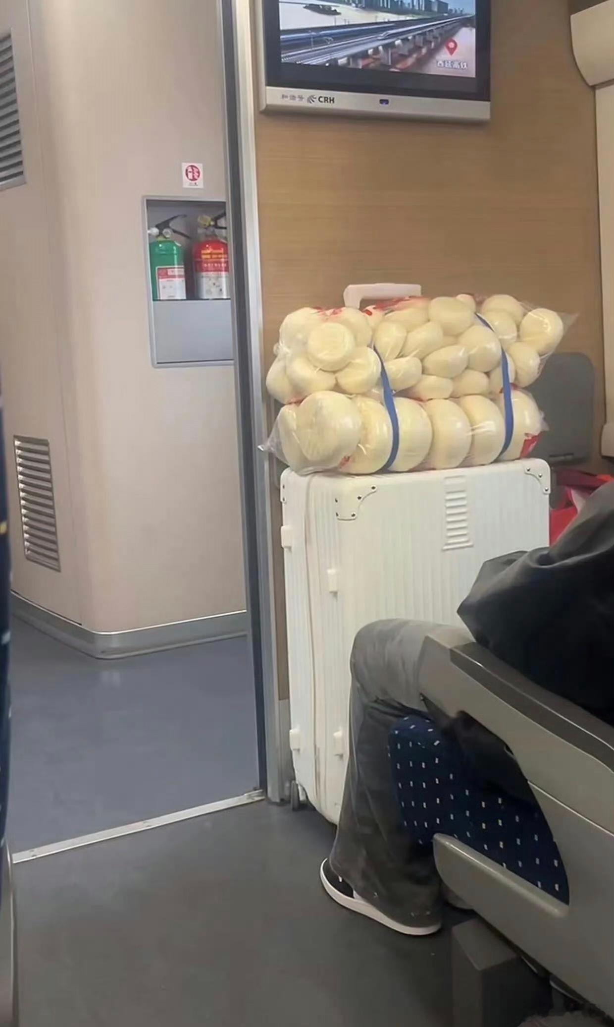 带了这么多大小馒头，这是准备吃多久？