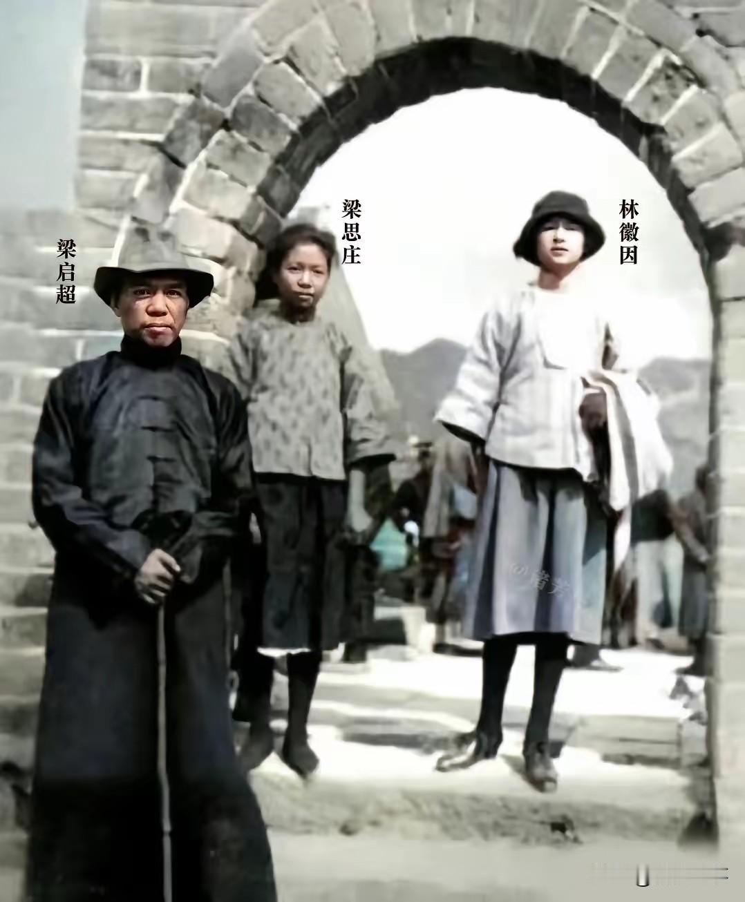 林徽因与梁思庄的情谊，早在少女时代便已悄然生根。1925年，梁启超曾带着女儿梁思