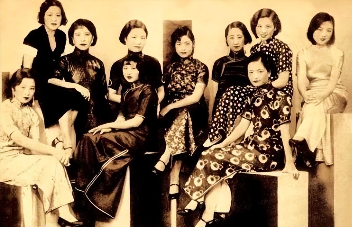 1920年，“狗肉将军”张宗昌娶14岁的朱宝霞为21姨太太。新婚夜，张宗昌喝的迷